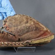 Rawlings "The Claw" Model T70RY Glove