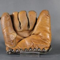 Wellinger & Dunn Glove