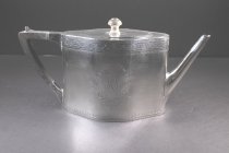 Teapot  with Hinged Lid