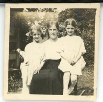 Mrs. Edith McInturff and daughters Lillian and Jestine