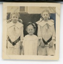 Pauline Mildred and Vangie [Evangeline] Head