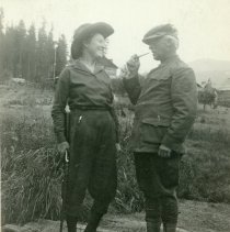 MSS258_P23_2PEOPLE_WOMAN_GUN.jpg
