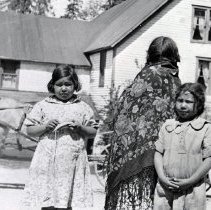 3 Native American girls - from U of I