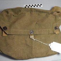 E2020.8_gas mask pouch front