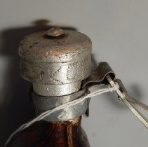 E2020.4closeup of marking on lid "SIKUR"