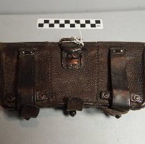 E2020.5_back view pouch