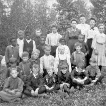 Brandy Hill School Group, 1904