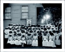 Sacred Hearts priest with a group of women, Fort Street, Honolulu, Oahu.