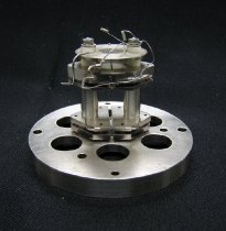 Mounting Flange for a CEC Mass Spectrometer