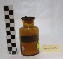 Bottle containing Acetylphenylhydrazin [Acetylphenylhydrazine]