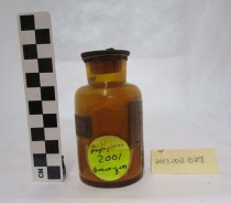 Bottle containing Acetylphenylhydrazin [Acetylphenylhydrazine]