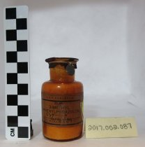 Bottle containing 3-Methyl-1-Phenylpyrazolon [3-Methyl-1-Phenylpyrazolon]