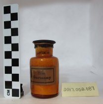 Bottle containing 3-Methyl-1-Phenylpyrazolon [3-Methyl-1-Phenylpyrazolon]