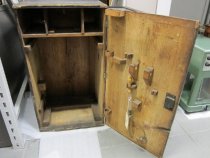 Cuthbertson's-Style Portable Electrostatic Generator in Original Case