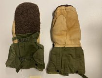 Pair of Gauntlet Mittens