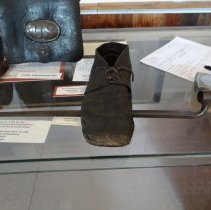 Brogan shoe with a boyonet