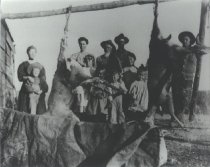 People w/ hanging game