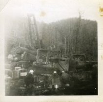 1951 - Men working at camp 3 - Youbou - 1991007008 - jpg72 - 001