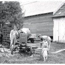 1939 - Mixing Cement - Somenos Lake - 1990960027 - jpg72 - 001