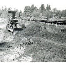 1950 - Tractor Pushing Dirt - Koksilah - 2011600015 - jpg72 - 001