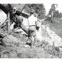 1950-52 - Shovel & Boys - Cowichan Bay - 2011600020 - jpg72 - 001