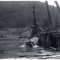 1958 - Dumping Logs - Nanaimo Lakes - 2018057099 - jpg72 - 001