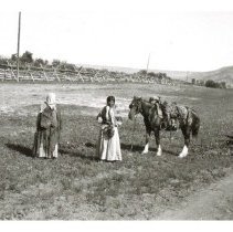 1923 - Indigenous Women - Anahim Lake - 2021007035 - jpg72 - 001