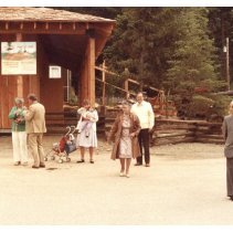 1984 - The Wellburns at Museum - Duncan - 2022013029 - jpg72 - 001