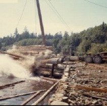 1975 - Unloading - Vancouver Island - 2007200051 - jpg72 - 001