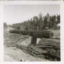 1960 - Locomotive Over Bridge - Ladysmith - 2021073001b - jpg72 - 001