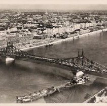 Photo postcard view of the Liberty Bridge
