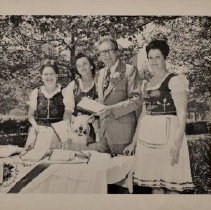 Cleveland Mayor Perk with Hungarian costumed women
