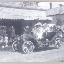 Decorated automobilee