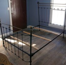 Bed (with head and back posts)