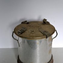 American Cooker (with lid and base and handles)