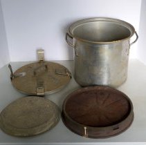 American Cooker (with lid and base and handles)