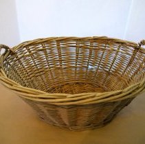 Basket (oval, with handles)