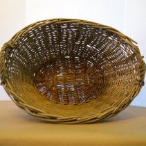 Basket (oval, with handles)