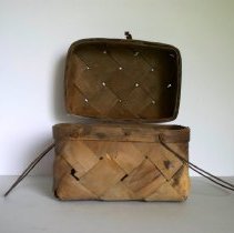 Basket (with handles and hinged lid)