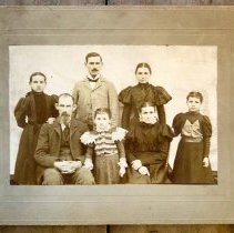 Alice Blackwell [left] and Family (Edna, Bertha, Lyda, Martha, Lloyd, Russell)