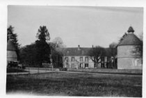 Small Chateau between Dampierre & Cemay le Vaux.....