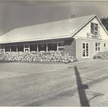 Dick Farnsworth's Orchard Market