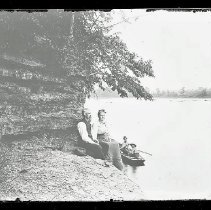 Lyon Family at Roche de Boeuf