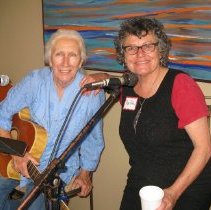 Pipa Pinon poses with guitarist.