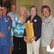 Pat Castagnola accepts lifetime achievement award.