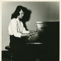 Mincko Sasahara at Piano