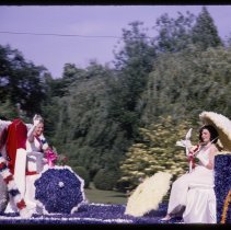 Haverhill 325th Anniversary Parade, float, women, 1965
