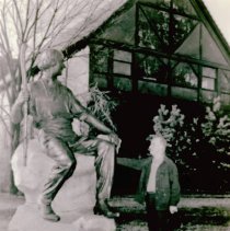 Elbert Hubard Statue on Pint Shop laen