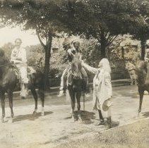 Elbert Hubbard with Captain Jack Crawford and 2 Indians