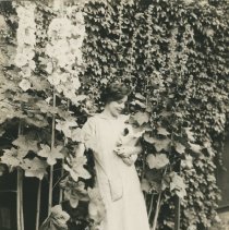 Possibly Elbert Hubbard II daughter